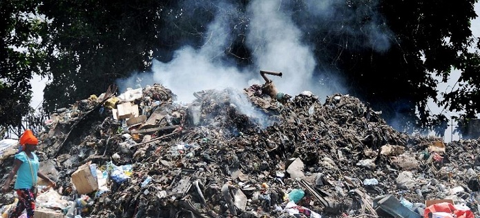 Angola`s chaotic capital chokes under mountains of trash